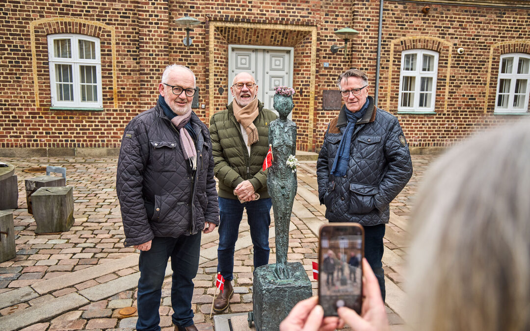 Marens 60 års fødselsdag med blomsterkrans og sang